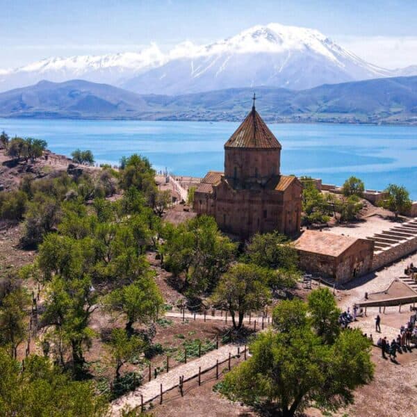 Le tourisme à l’ombre de la guerre