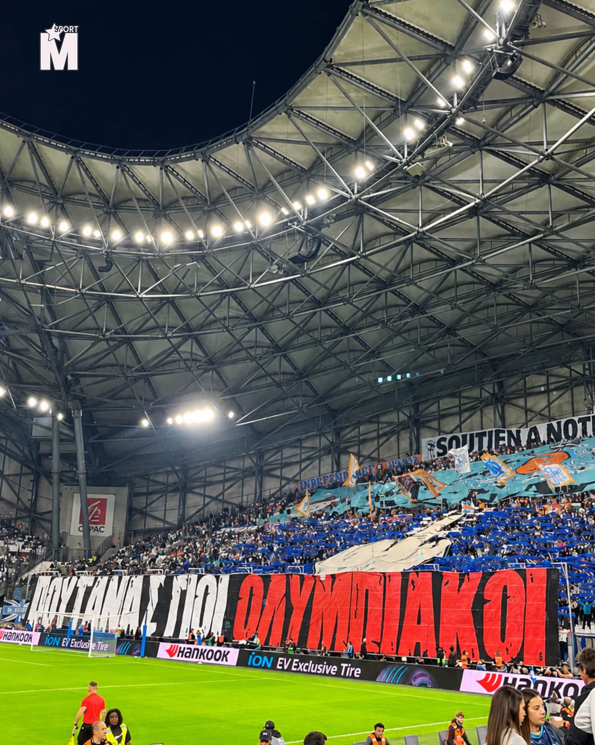 Tifos, banderoles, le Vélodrome avait des messages à passer hier soir...
